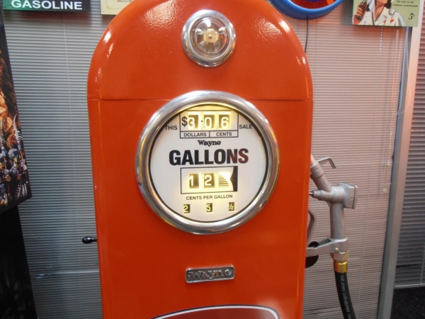 Ampol 50&#039;s Deluxe Version Petrol Bowser