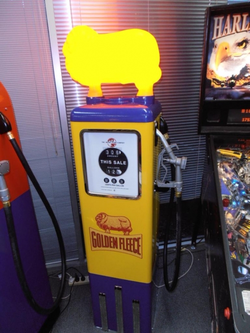 Golden Fleece With Light Up Ram Petrol Bowser